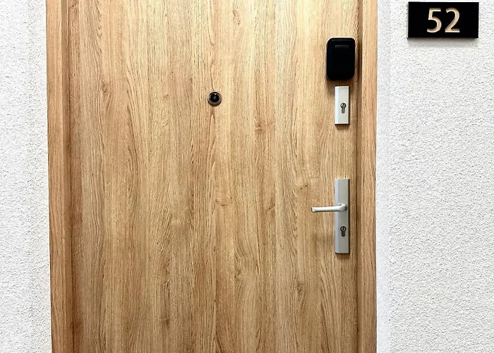 Zarembowicza 52 - Self Check-in 20h - Lift Vratislav